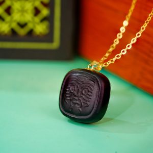 18K金和田玉扎基拉姆吊坠