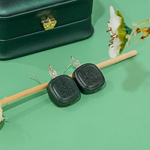 和田玉塔青扎基拉姆耳坠